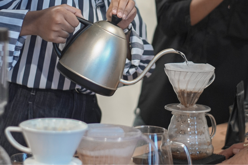 ⚖️ Manual Brew vs Espresso: Mana yang Cocok Buat Kamu? ☕